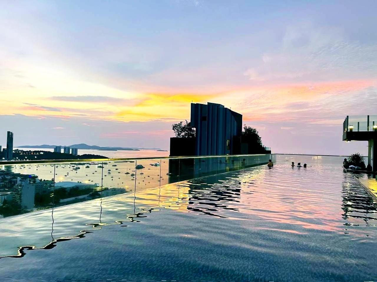 The Base Deluxe Apartment Pattaya Exterior foto