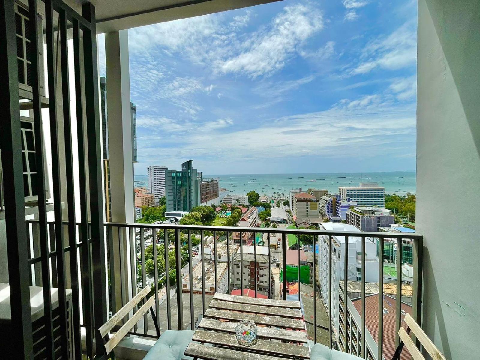 The Base Deluxe Apartment Pattaya Exterior foto