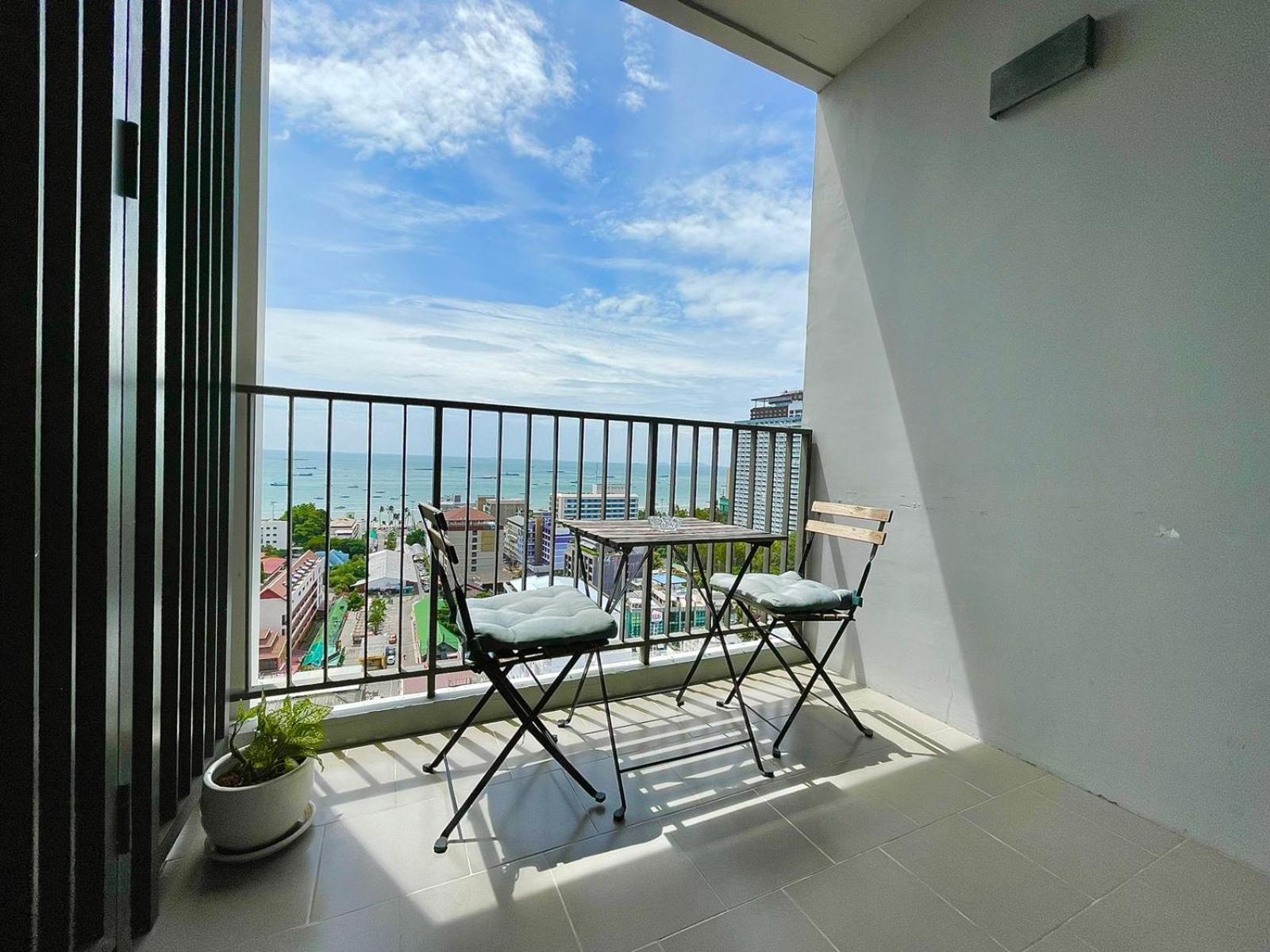 The Base Deluxe Apartment Pattaya Exterior foto